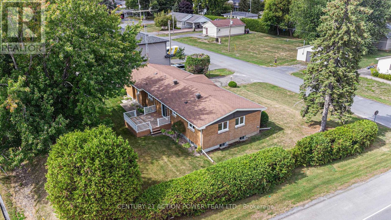 2 Champagne Street, North Stormont, Ontario  K0A 1R0 - Photo 27 - X12393331