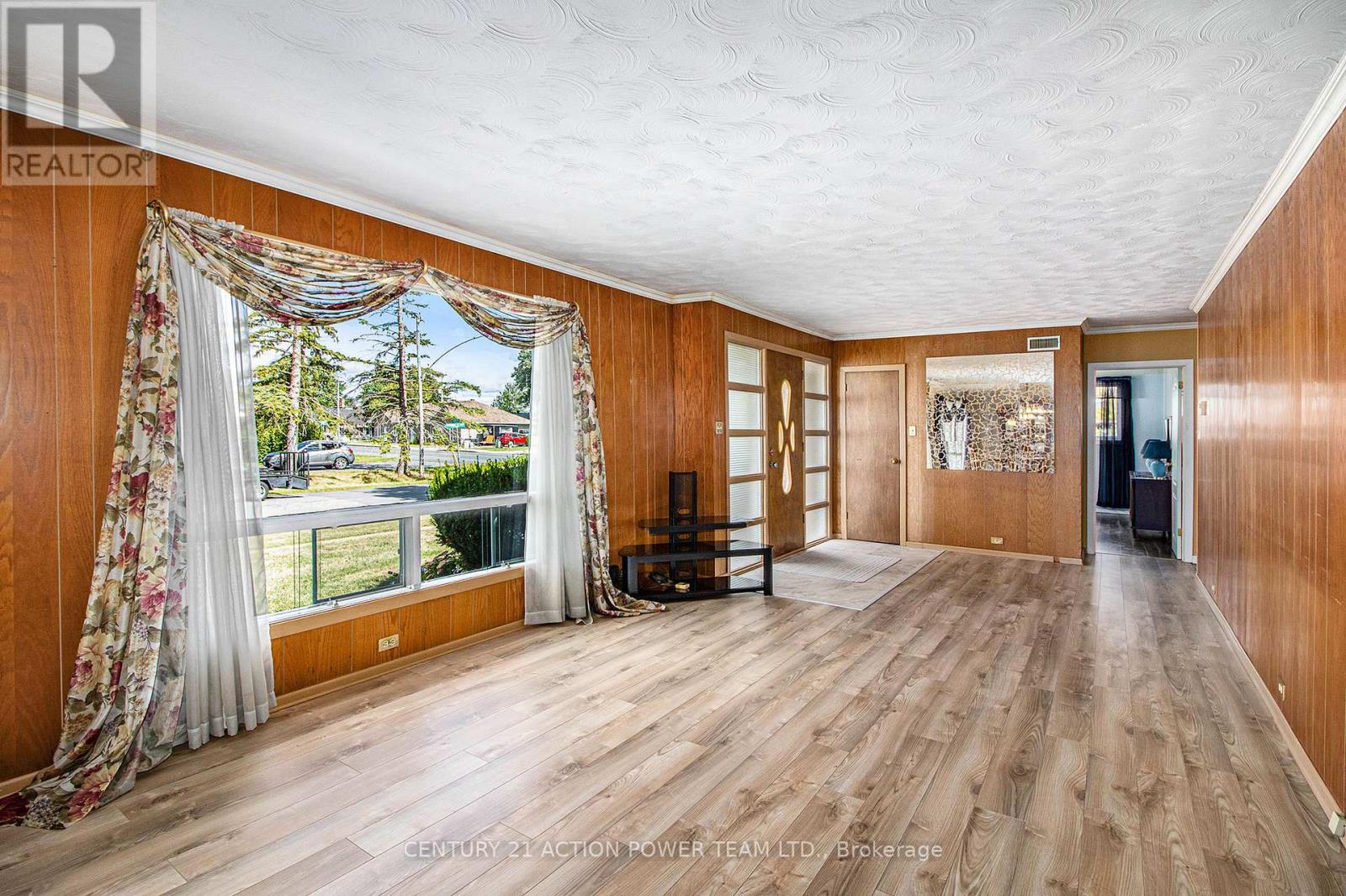 2 Champagne Street, North Stormont, Ontario  K0A 1R0 - Photo 3 - X12393331