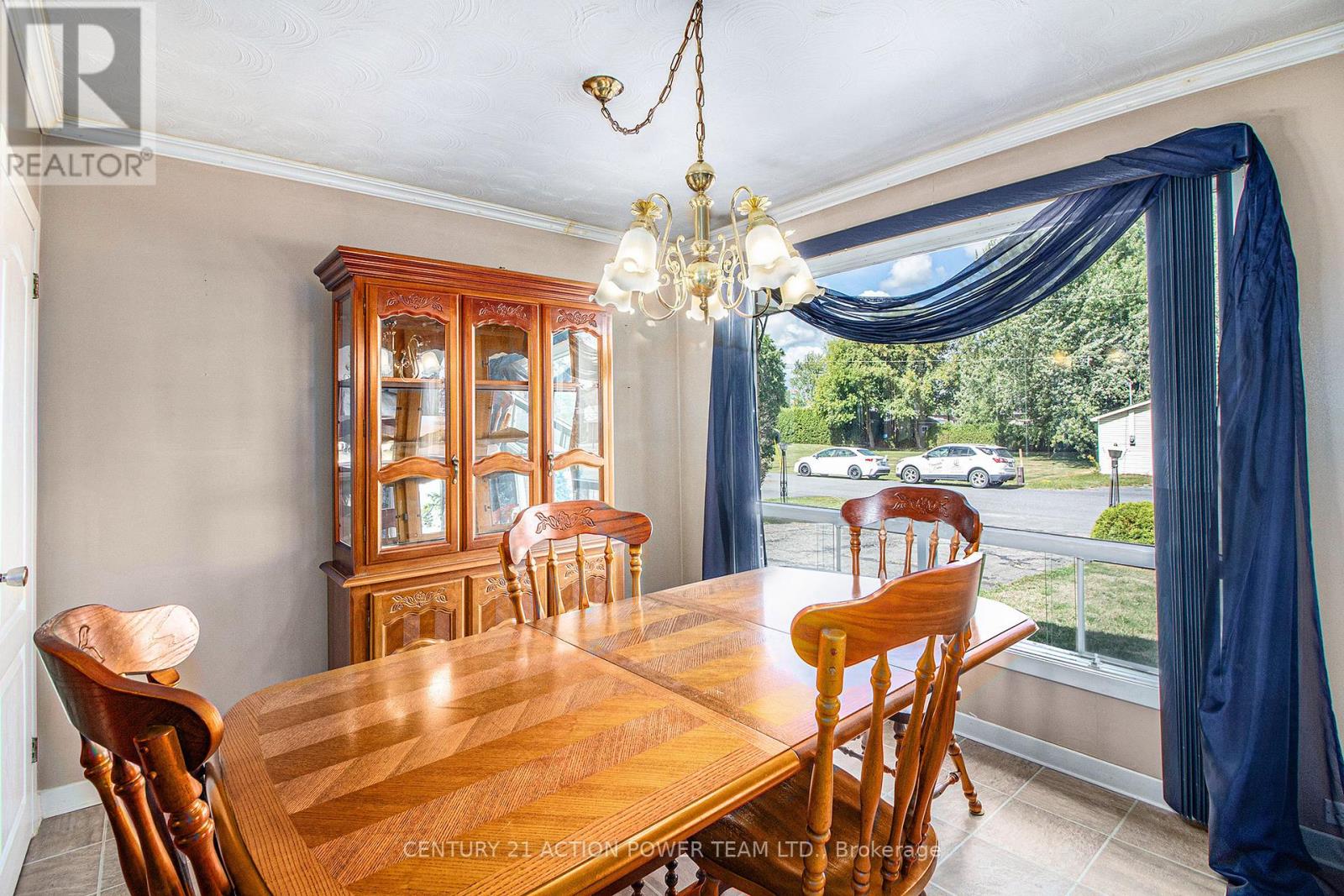 2 Champagne Street, North Stormont, Ontario  K0A 1R0 - Photo 7 - X12393331