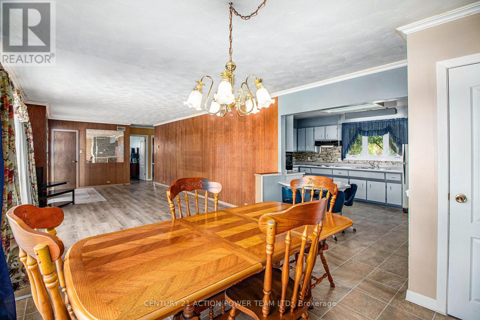2 Champagne Street, North Stormont, Ontario  K0A 1R0 - Photo 8 - X12393331