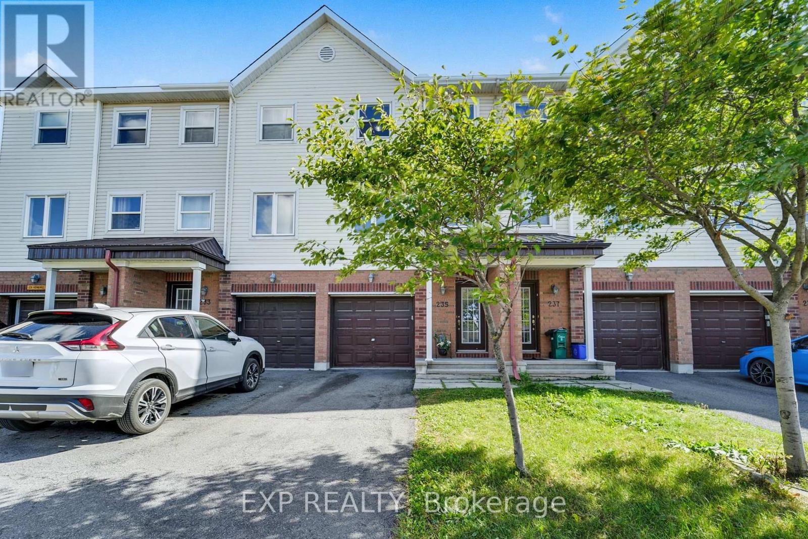 235 KENNEVALE DRIVE, Ottawa, Ontario