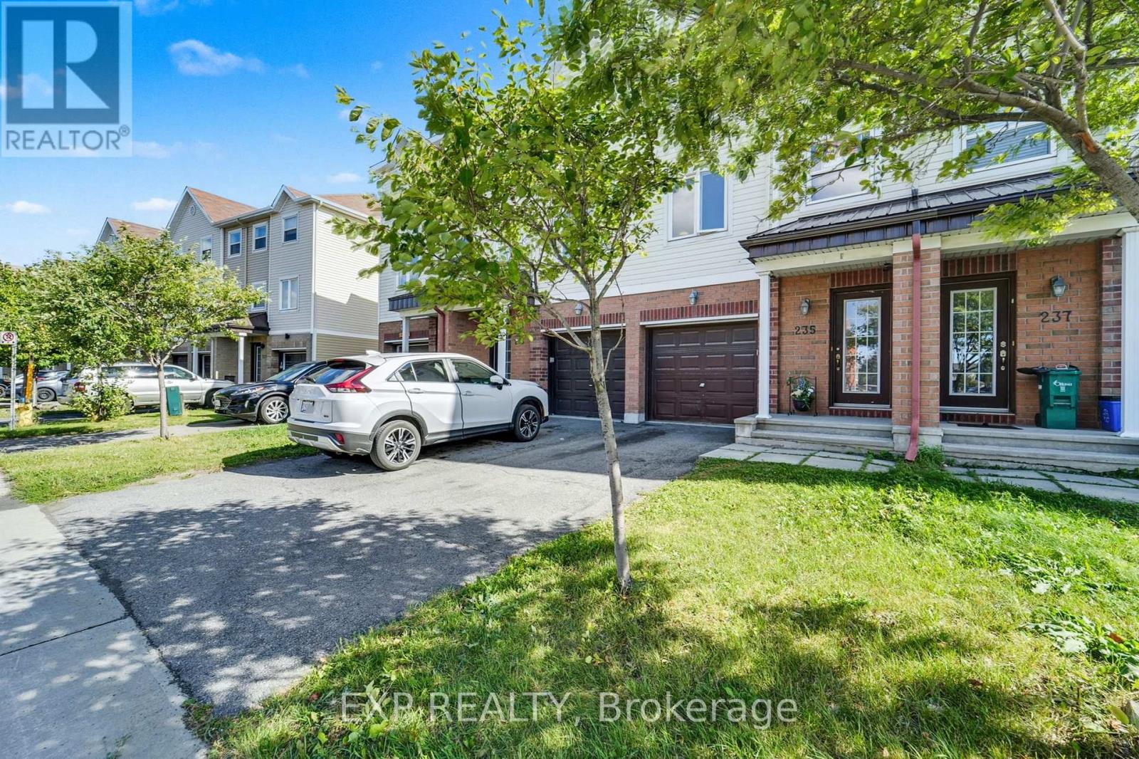 235 Kennevale Drive, Ottawa, Ontario  K2J 0C3 - Photo 3 - X12393344