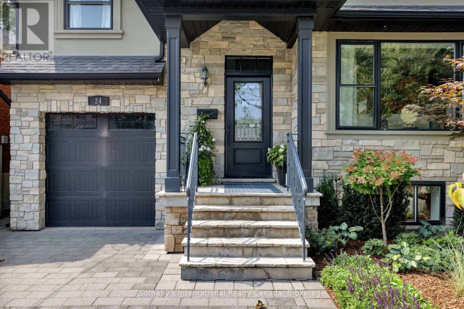 Property at 24 PARKVIEW HEIGHTS image 2