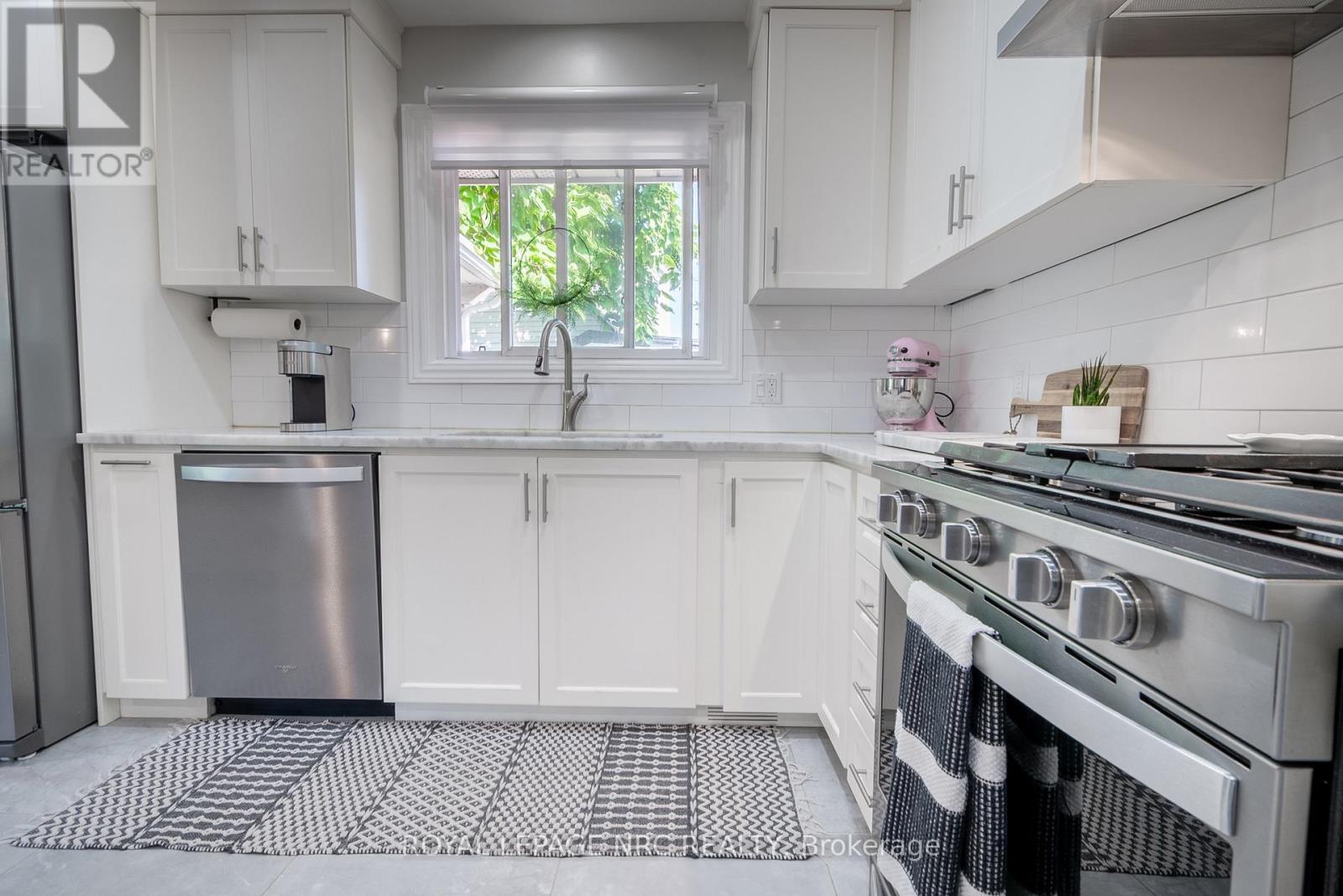27 Blain Place, St. Catharines, Ontario  L2P 2R4 - Photo 11 - X12393356