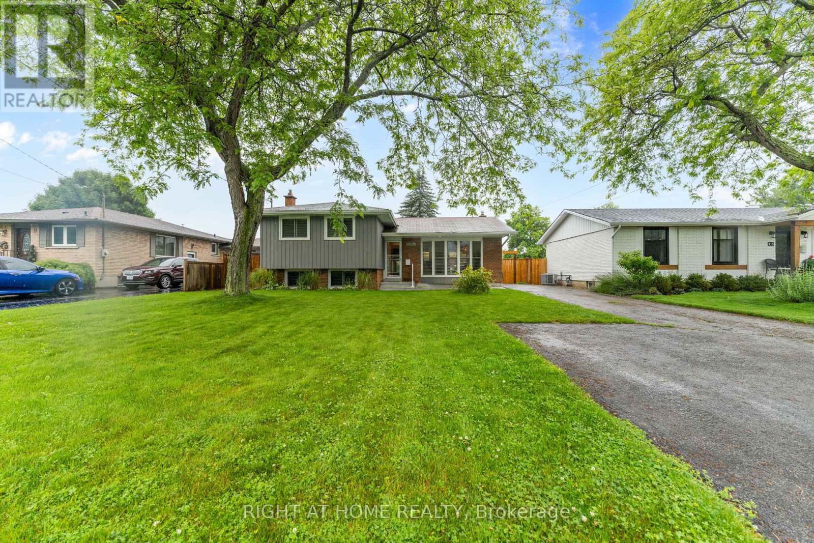 11 Nickel Street, St. Catharines, Ontario  L2M 1L4 - Photo 2 - X12393297