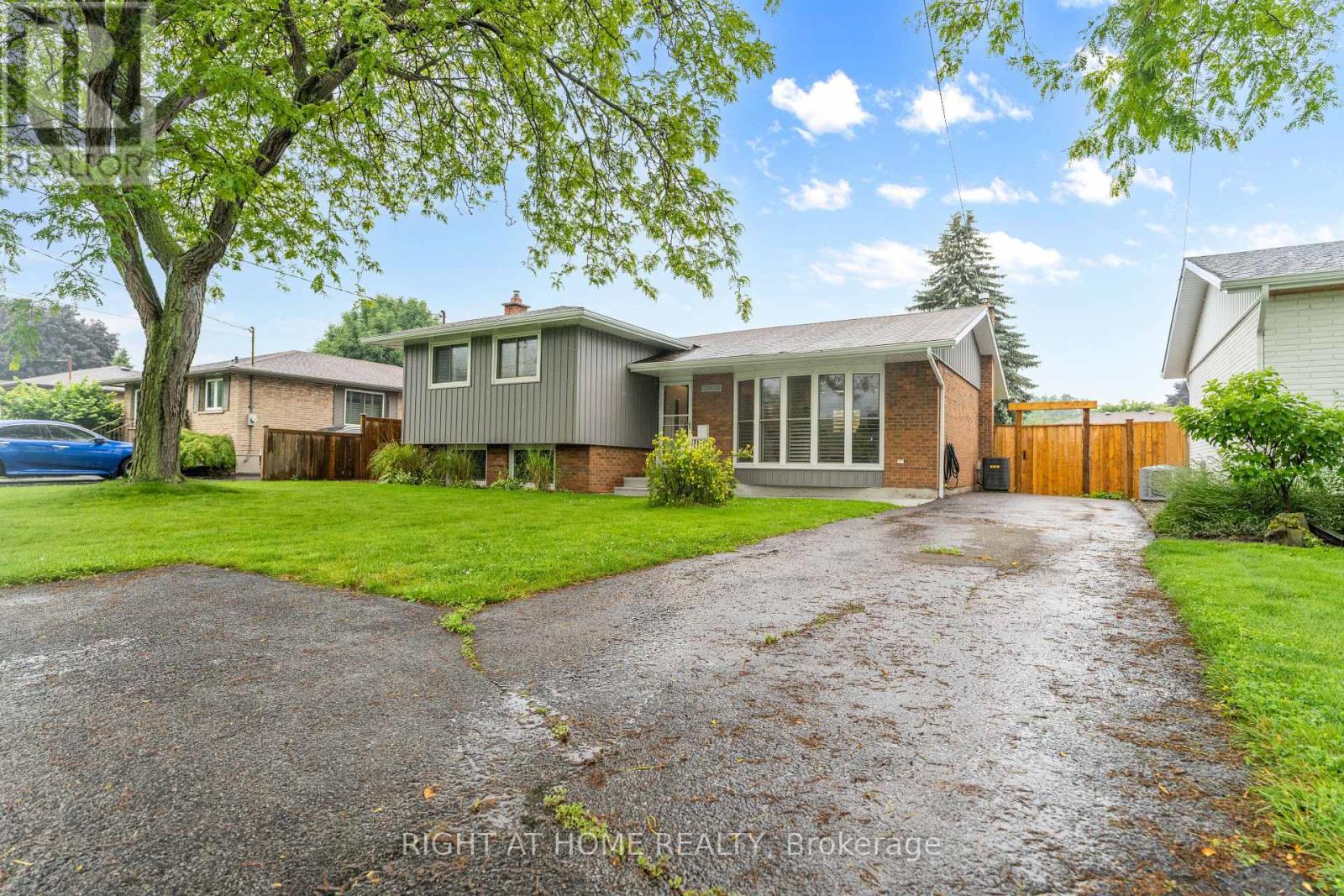 11 Nickel Street, St. Catharines, Ontario  L2M 1L4 - Photo 3 - X12393297