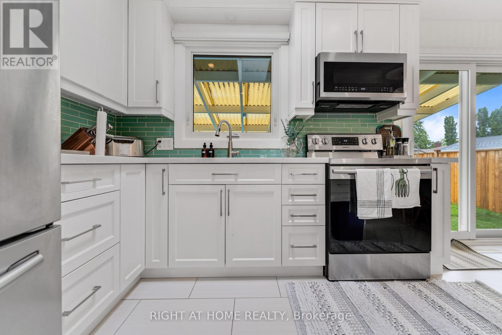 11 Nickel Street, St. Catharines, Ontario  L2M 1L4 - Photo 6 - X12393297