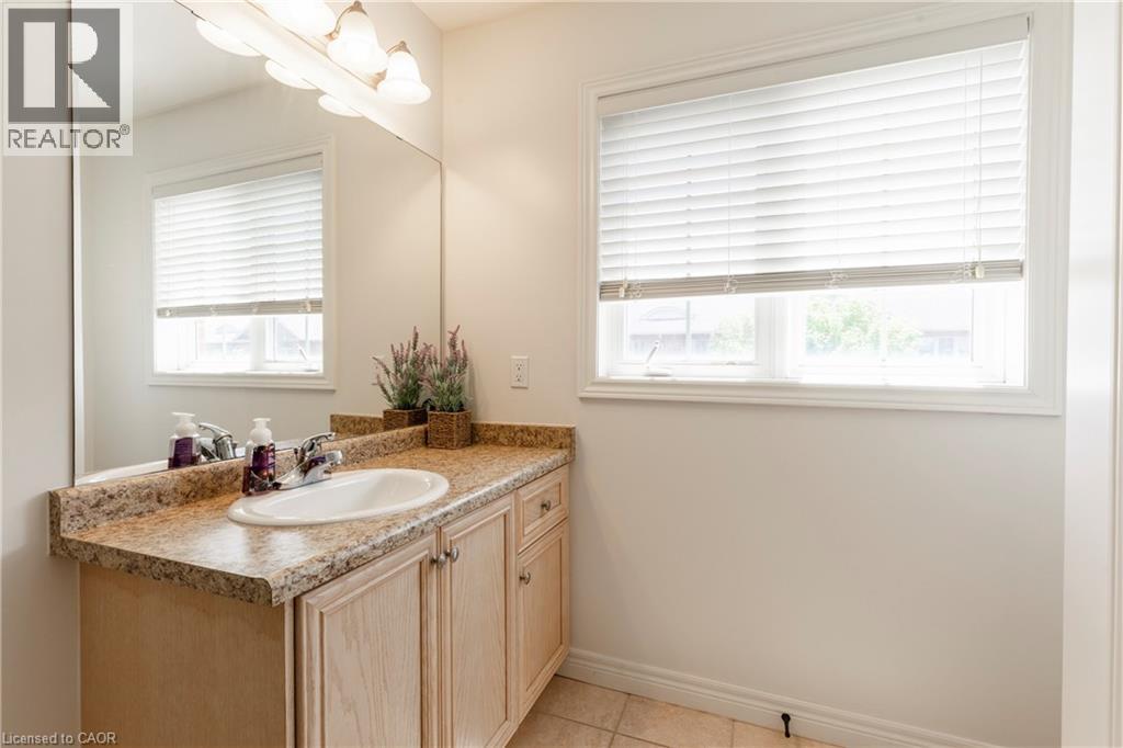 56 Marina Point Crescent, Hamilton, Ontario  L8E 0E4 - Photo 40 - 40767216