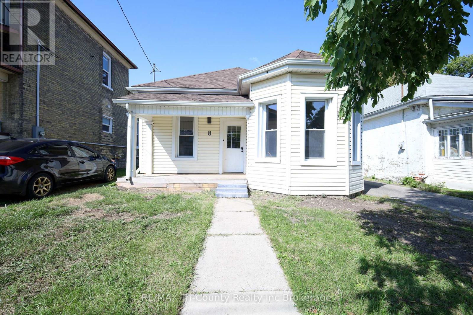 8 Erie Street, St. Thomas, Ontario  N5R 2M5 - Photo 1 - X12393328