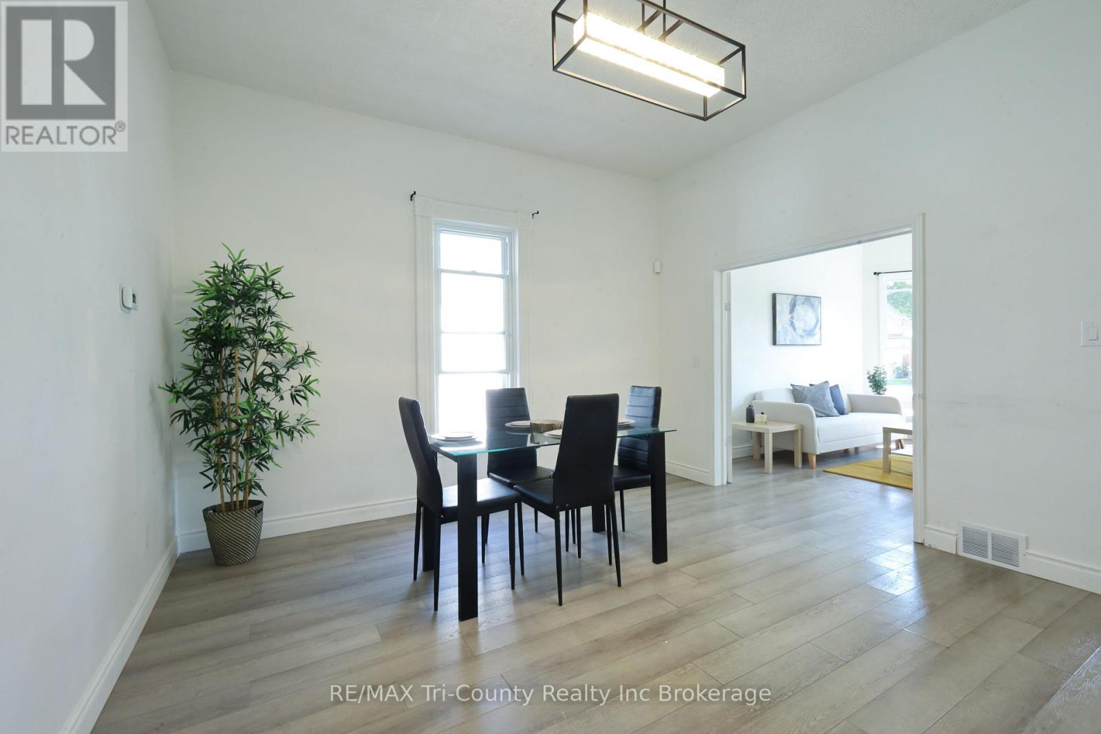 8 Erie Street, St. Thomas, Ontario  N5R 2M5 - Photo 11 - X12393328
