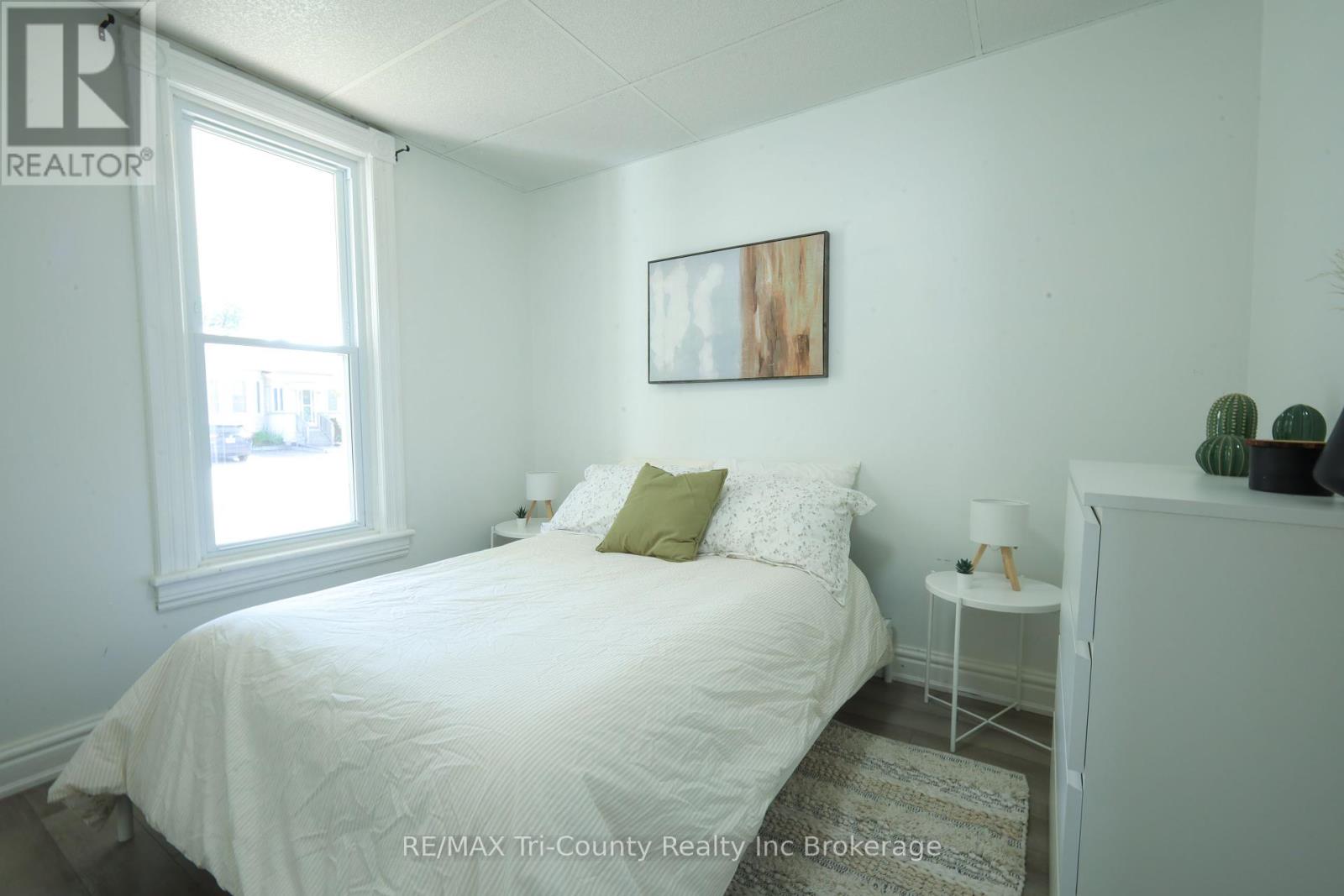 8 Erie Street, St. Thomas, Ontario  N5R 2M5 - Photo 14 - X12393328