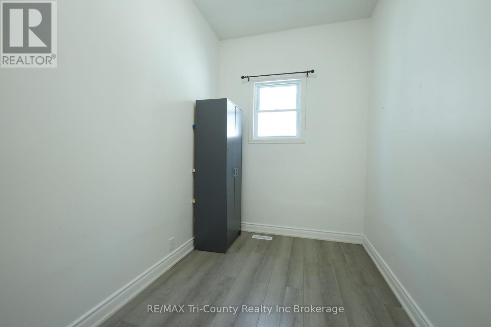8 Erie Street, St. Thomas, Ontario  N5R 2M5 - Photo 18 - X12393328