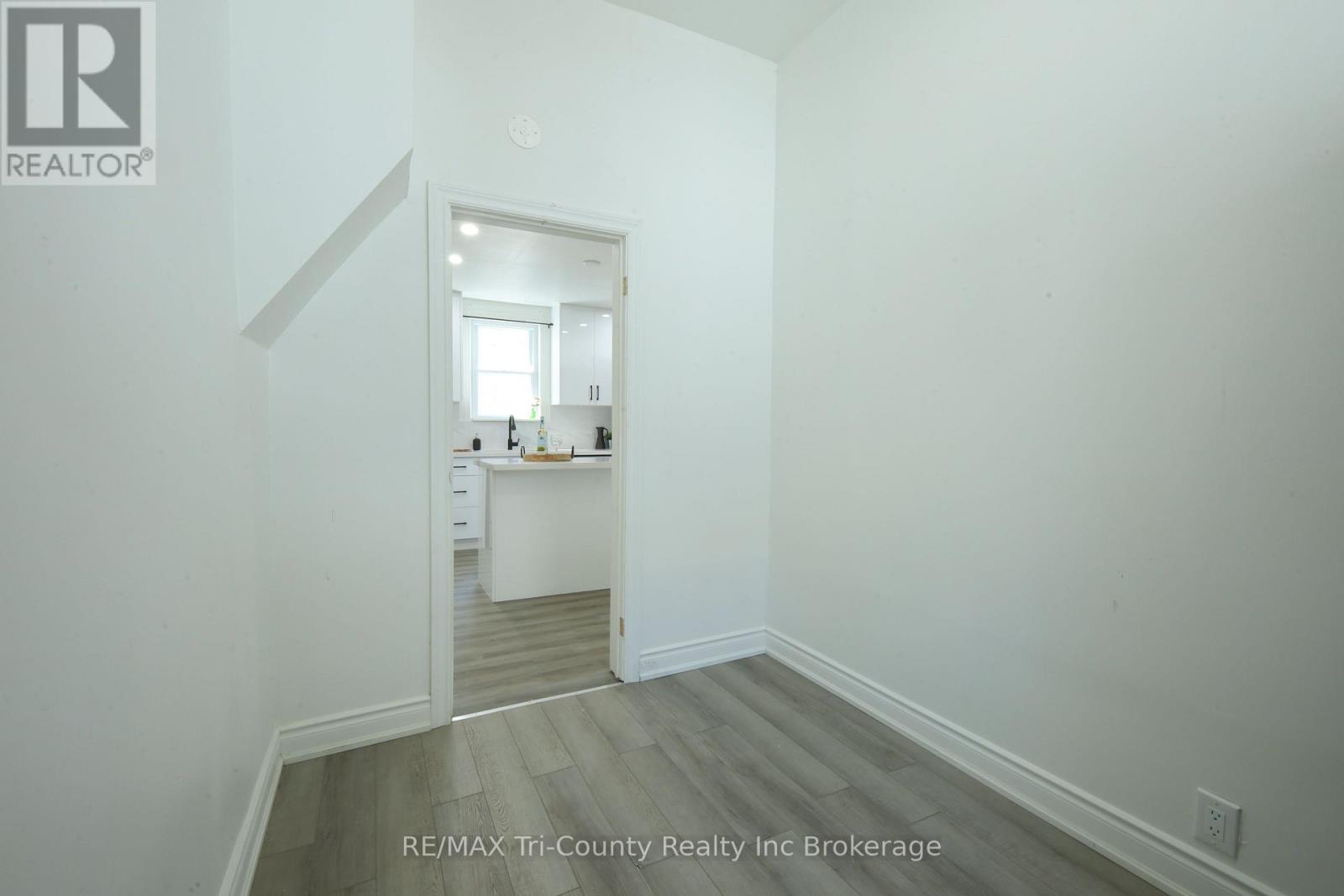 8 Erie Street, St. Thomas, Ontario  N5R 2M5 - Photo 19 - X12393328