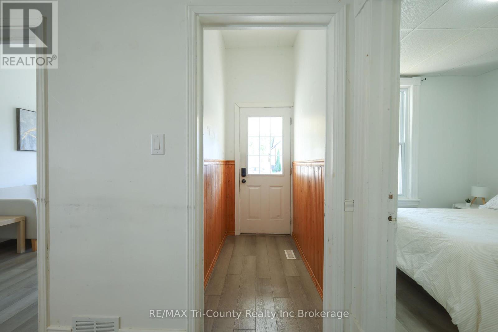8 Erie Street, St. Thomas, Ontario  N5R 2M5 - Photo 20 - X12393328