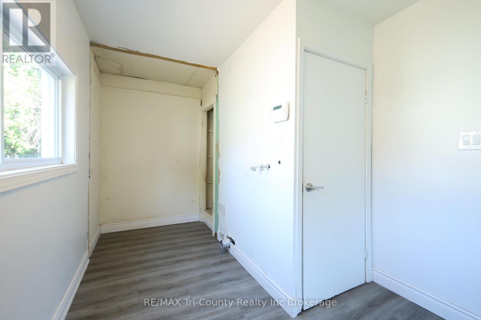 8 Erie Street, St. Thomas, Ontario  N5R 2M5 - Photo 21 - X12393328