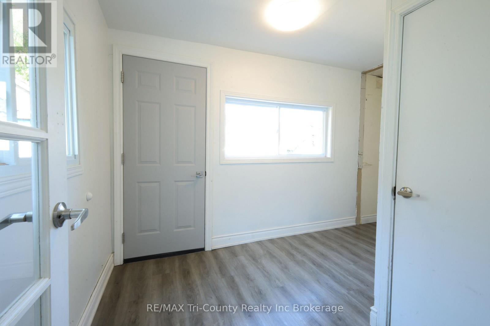 8 Erie Street, St. Thomas, Ontario  N5R 2M5 - Photo 22 - X12393328