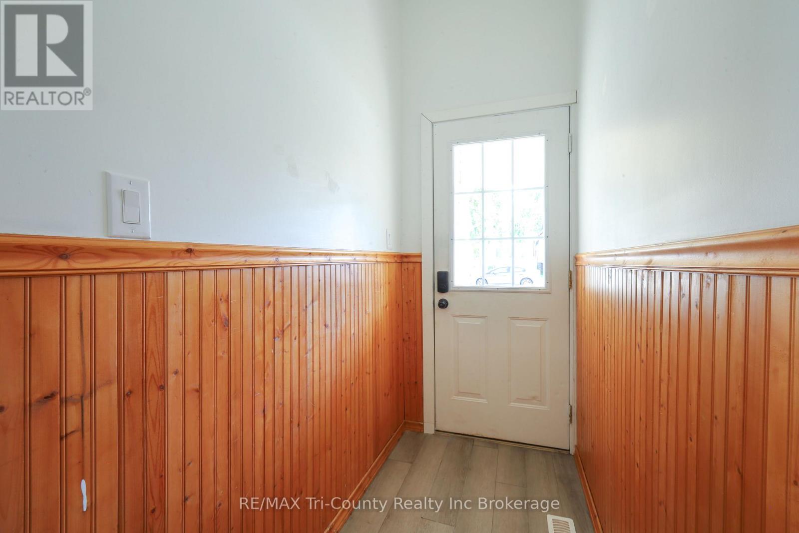 8 Erie Street, St. Thomas, Ontario  N5R 2M5 - Photo 23 - X12393328