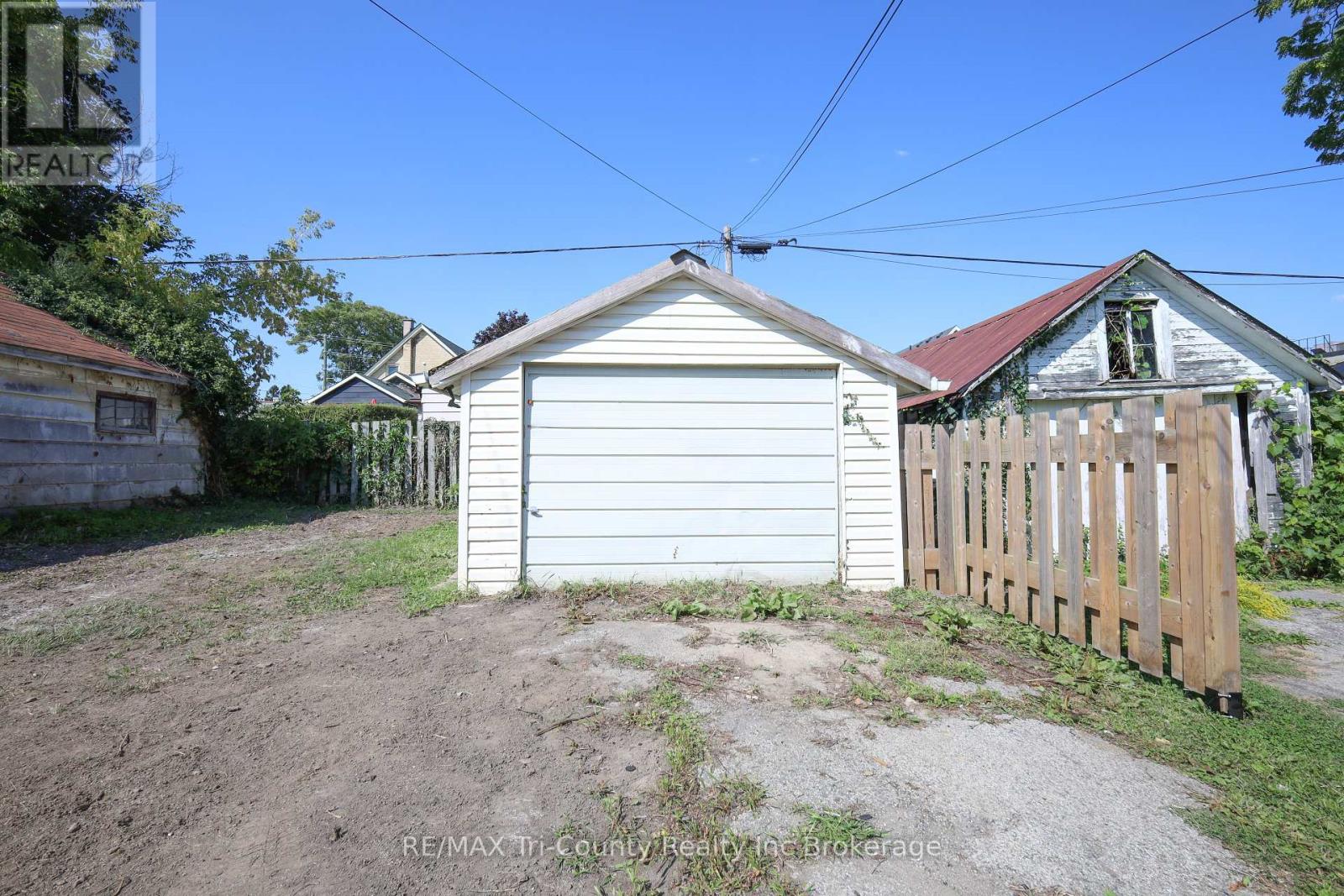 8 Erie Street, St. Thomas, Ontario  N5R 2M5 - Photo 25 - X12393328