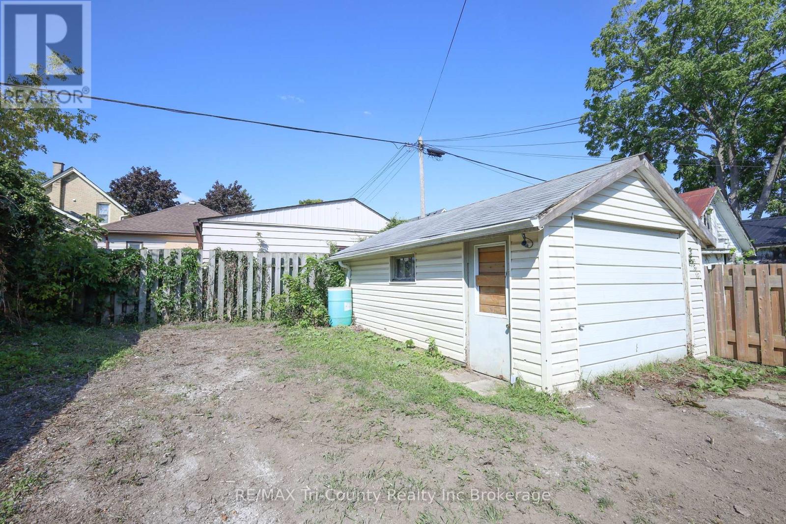 8 Erie Street, St. Thomas, Ontario  N5R 2M5 - Photo 26 - X12393328