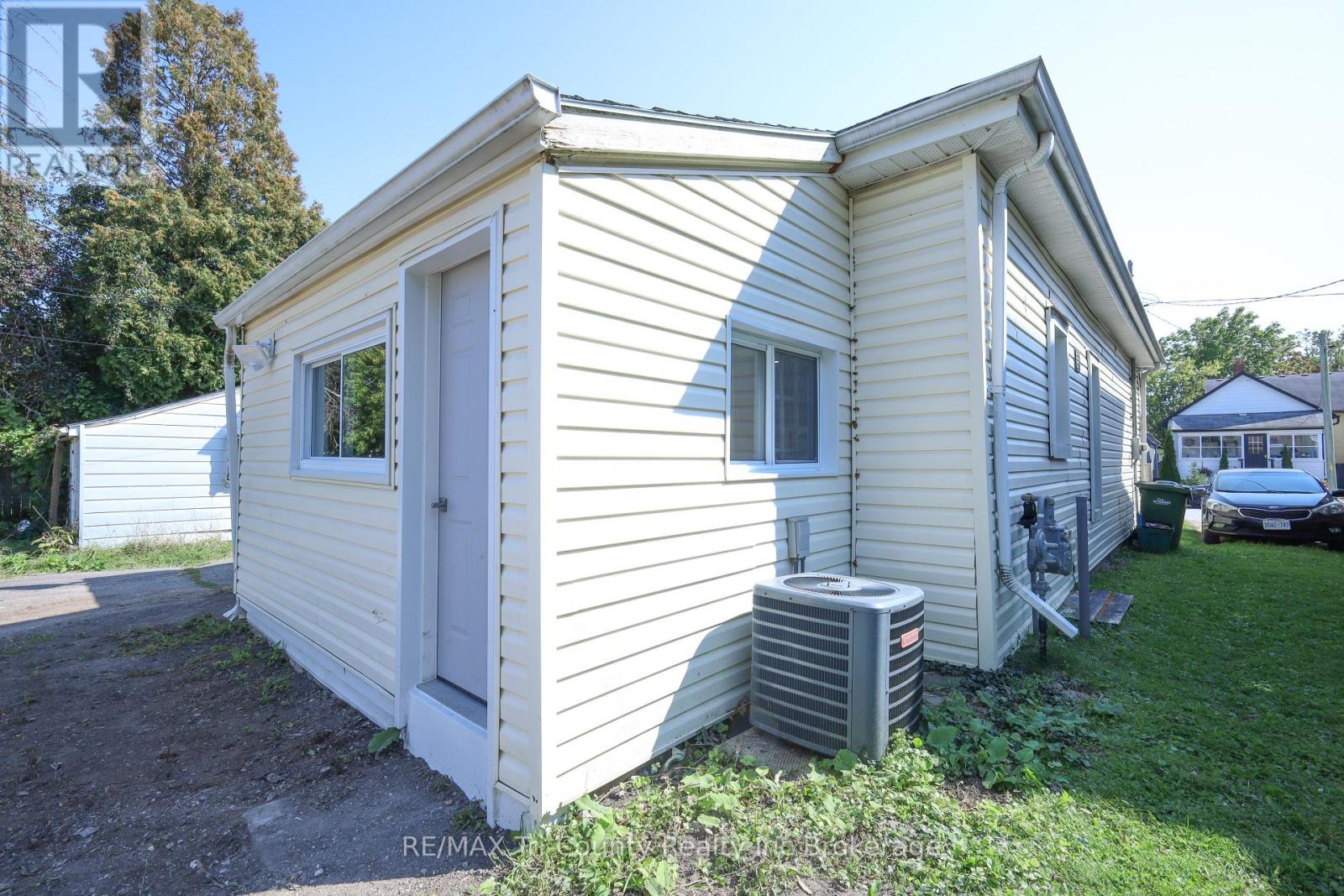 8 Erie Street, St. Thomas, Ontario  N5R 2M5 - Photo 28 - X12393328