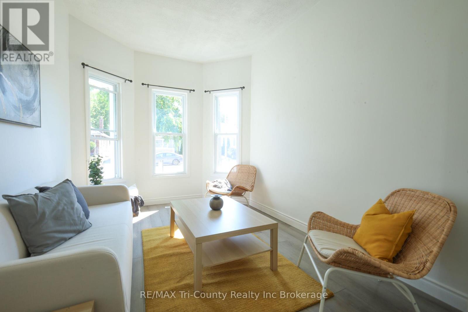 8 Erie Street, St. Thomas, Ontario  N5R 2M5 - Photo 7 - X12393328