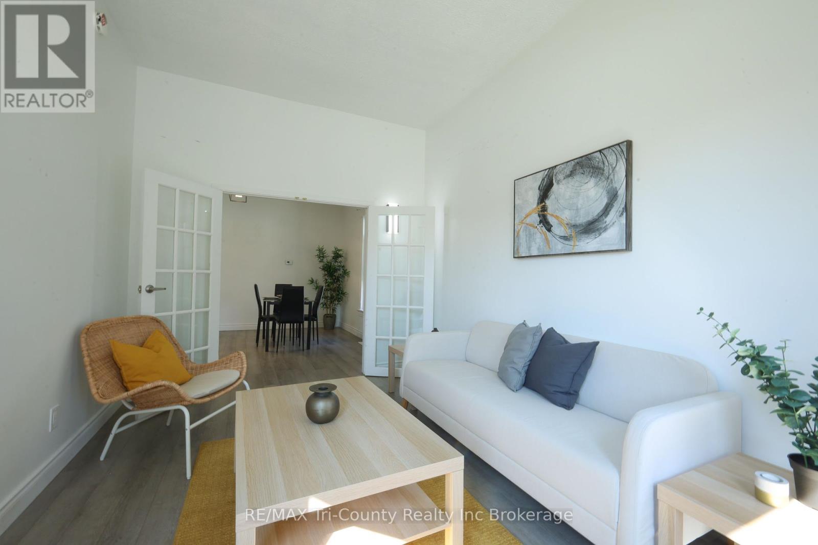 8 Erie Street, St. Thomas, Ontario  N5R 2M5 - Photo 8 - X12393328