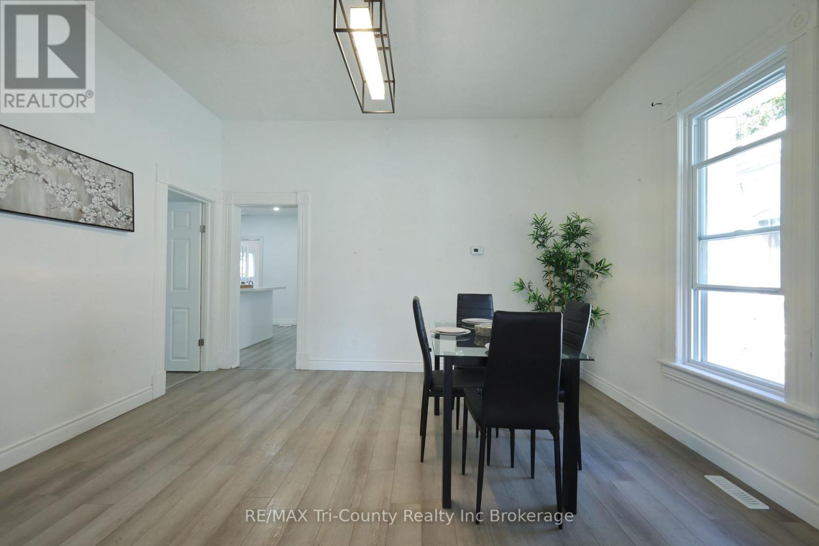 8 Erie Street, St. Thomas, Ontario  N5R 2M5 - Photo 9 - X12393328