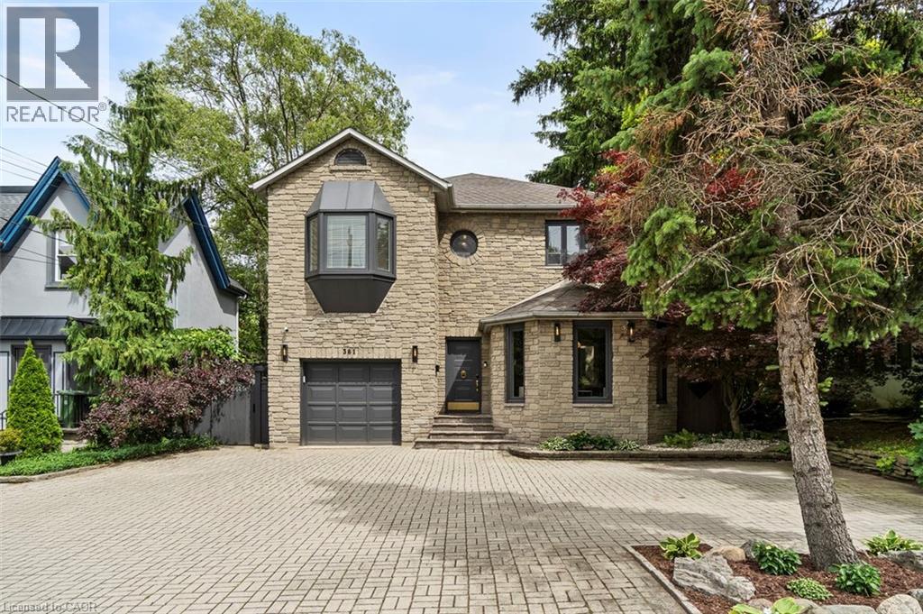Property at 381 QUEEN Street S image 2