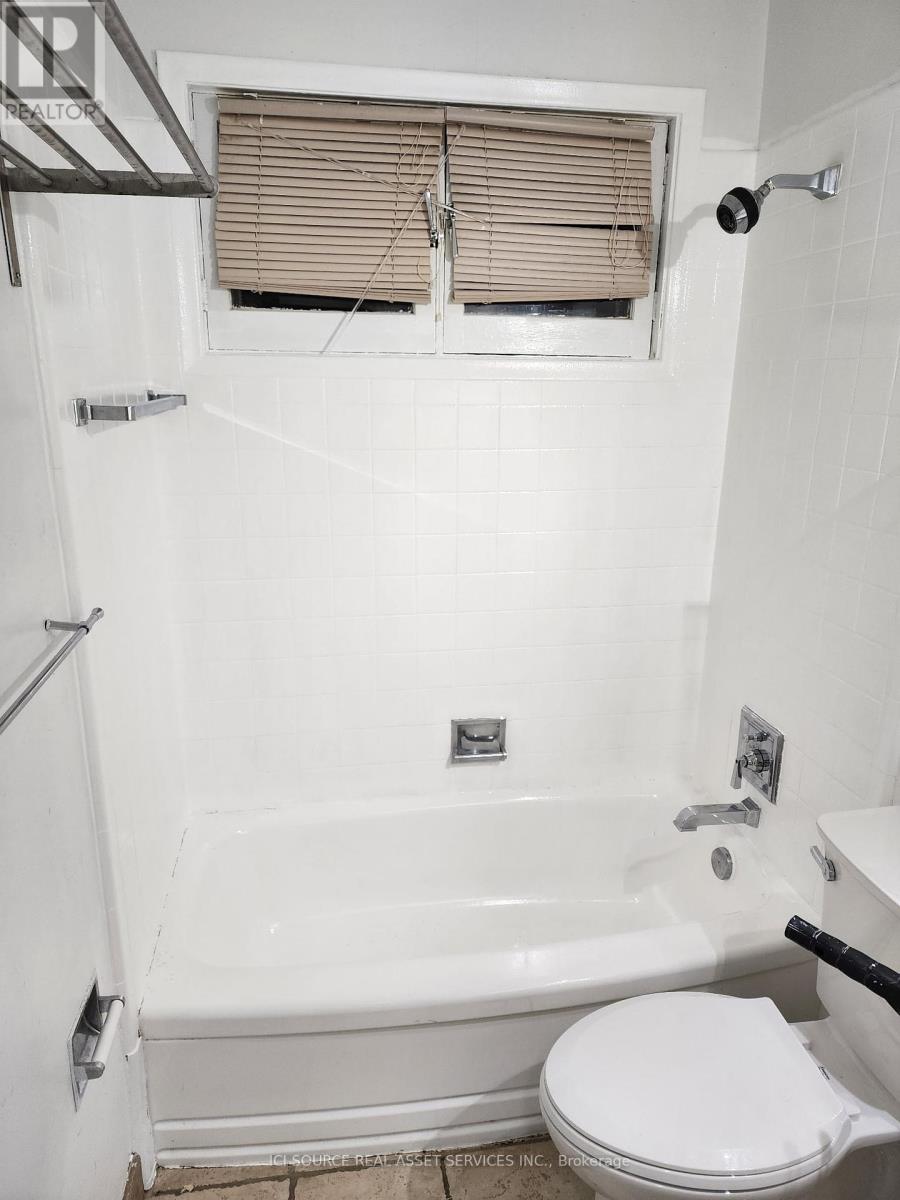 Upper - 241 Burnett Avenue, Toronto, Ontario  M2N 1V9 - Photo 11 - C12393347