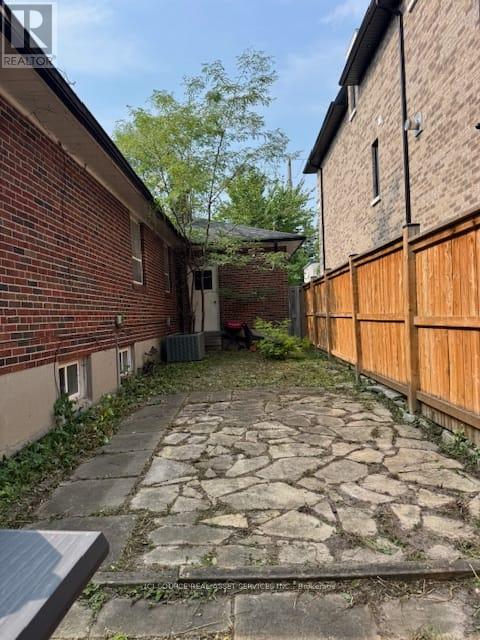 Upper - 241 Burnett Avenue, Toronto, Ontario  M2N 1V9 - Photo 2 - C12393347
