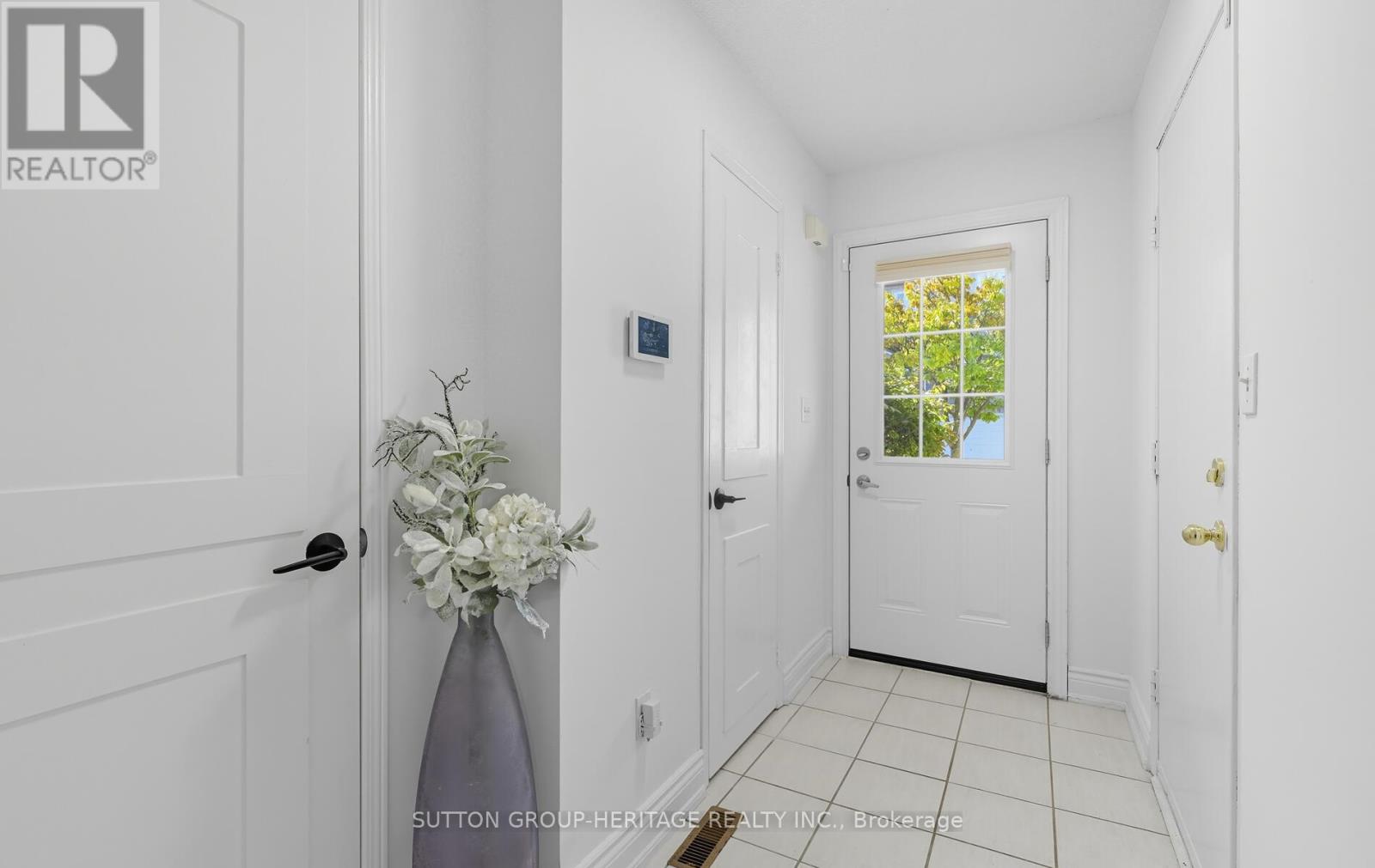 Property at 46 ALEXIS WAY image 3