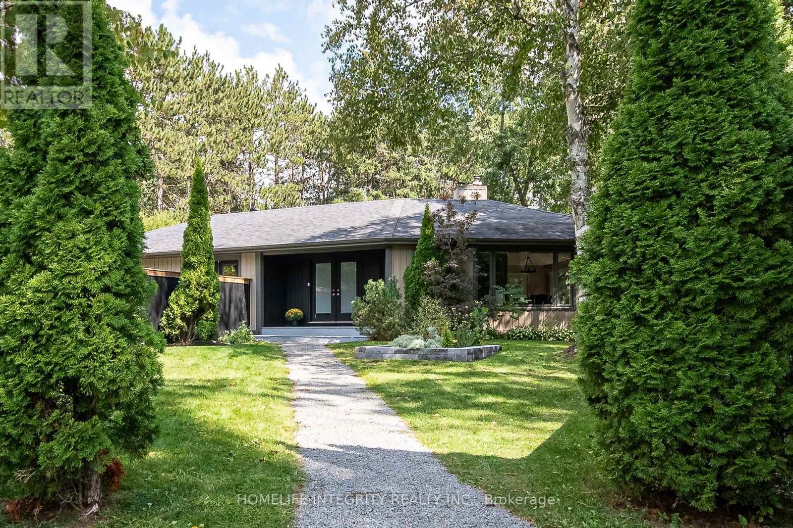 37 Manniku Road, Georgina, Ontario  L9P 1R2 - Photo 1 - N12393322
