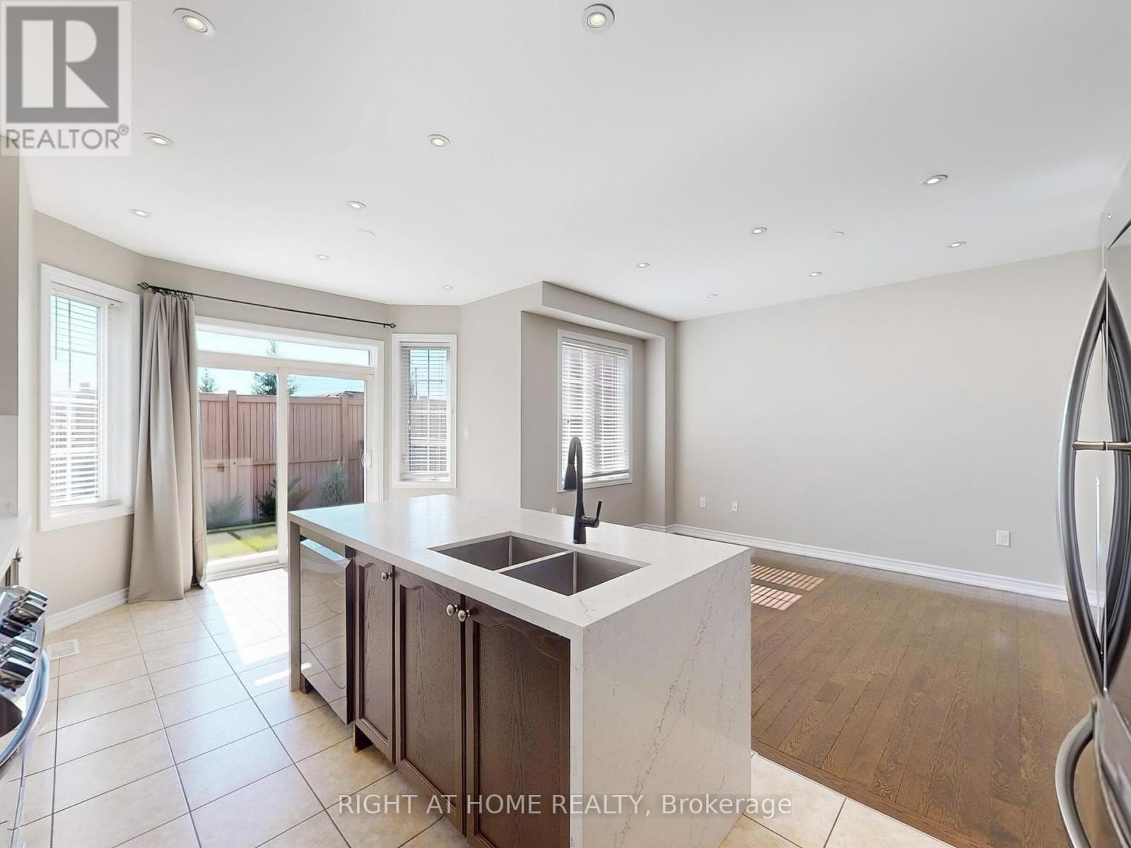 537 Vaughan Court, Milton, Ontario  L9T 8A7 - Photo 14 - W12393361