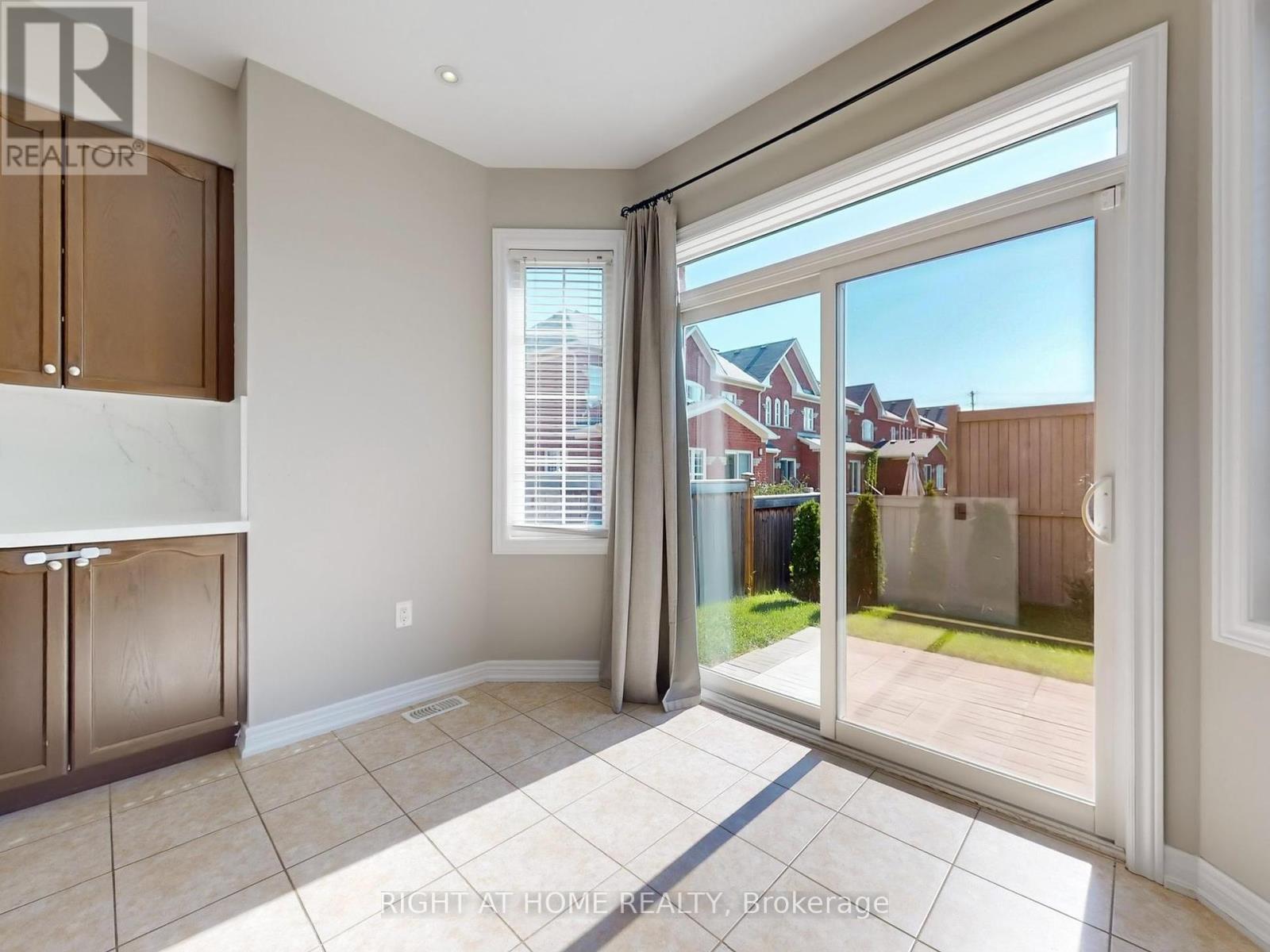 537 Vaughan Court, Milton, Ontario  L9T 8A7 - Photo 15 - W12393361