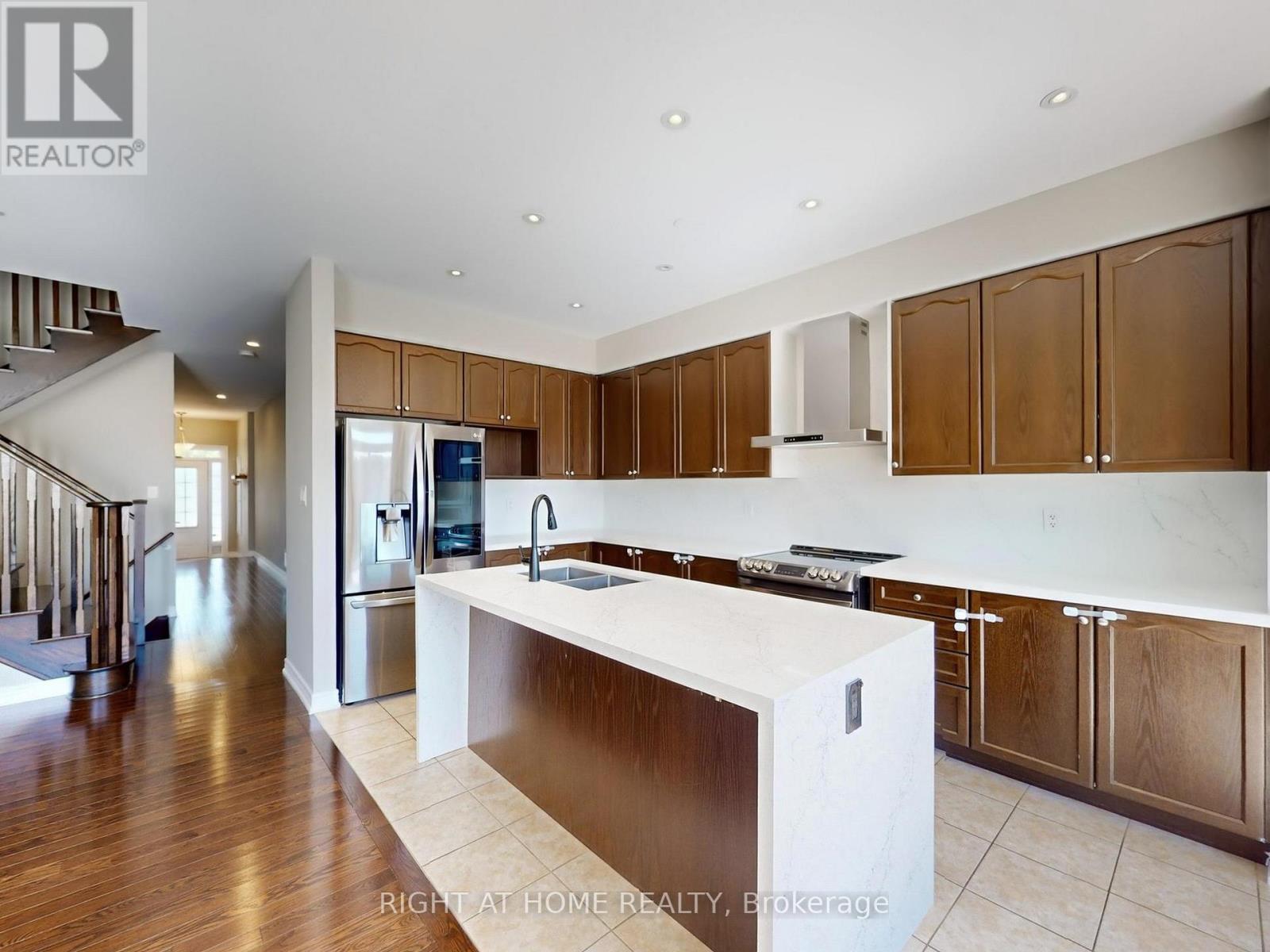 537 Vaughan Court, Milton, Ontario  L9T 8A7 - Photo 18 - W12393361