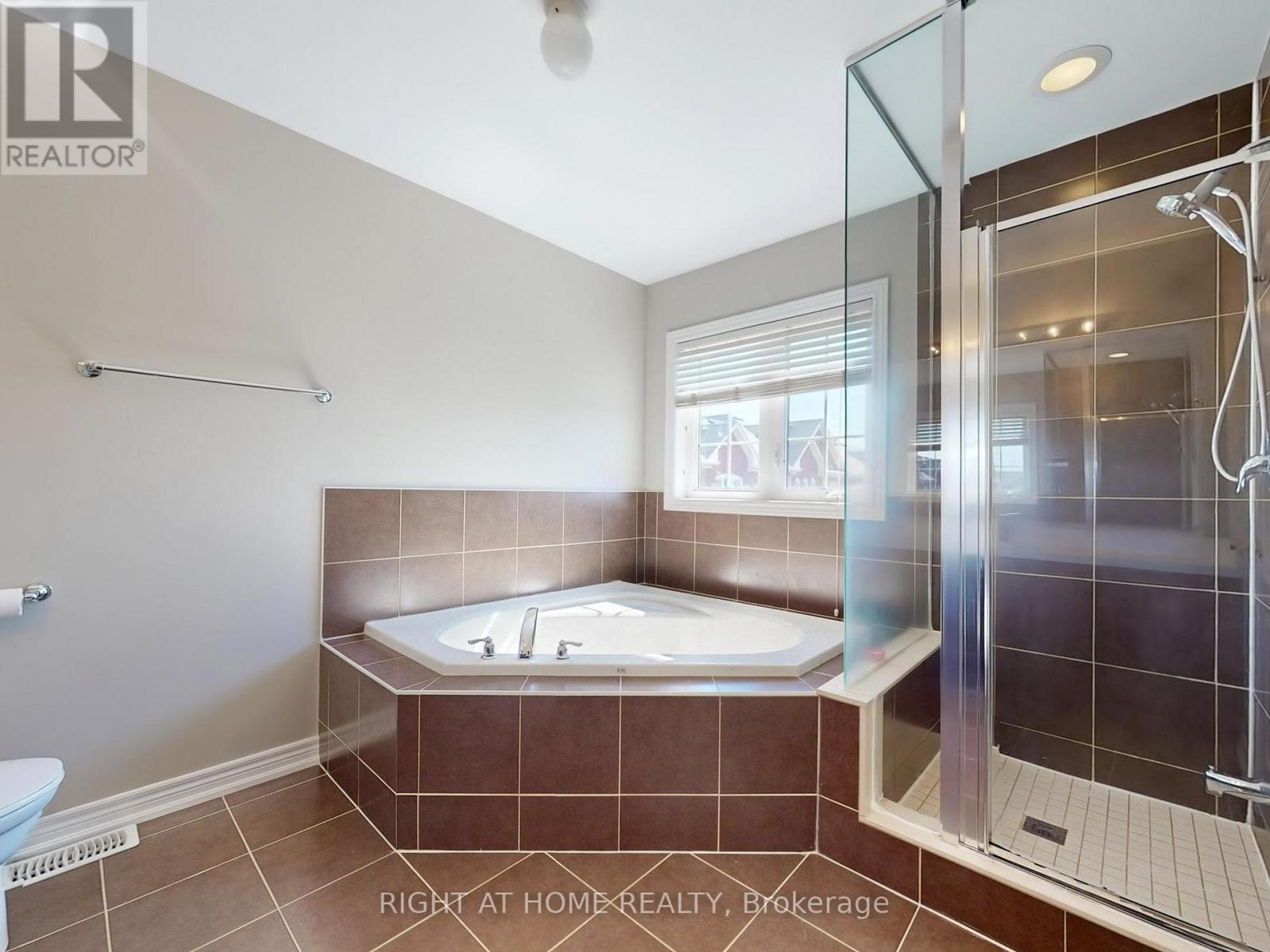 537 Vaughan Court, Milton, Ontario  L9T 8A7 - Photo 27 - W12393361