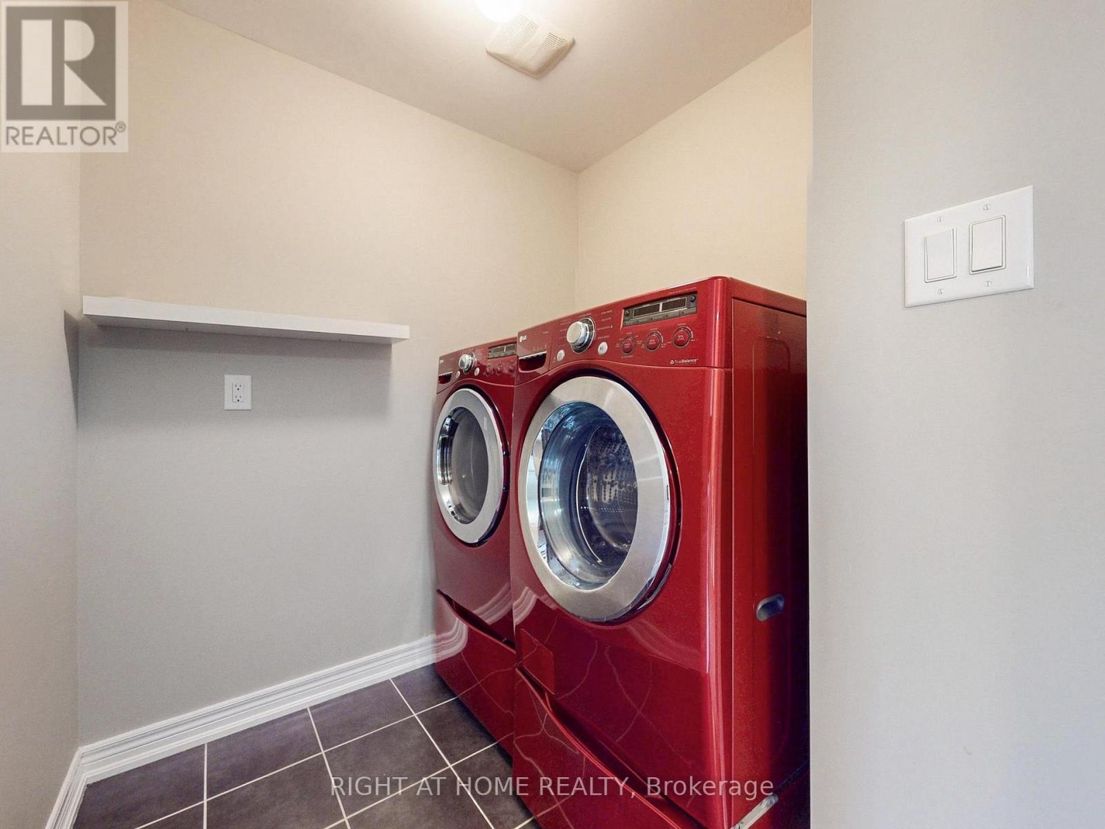 537 Vaughan Court, Milton, Ontario  L9T 8A7 - Photo 37 - W12393361