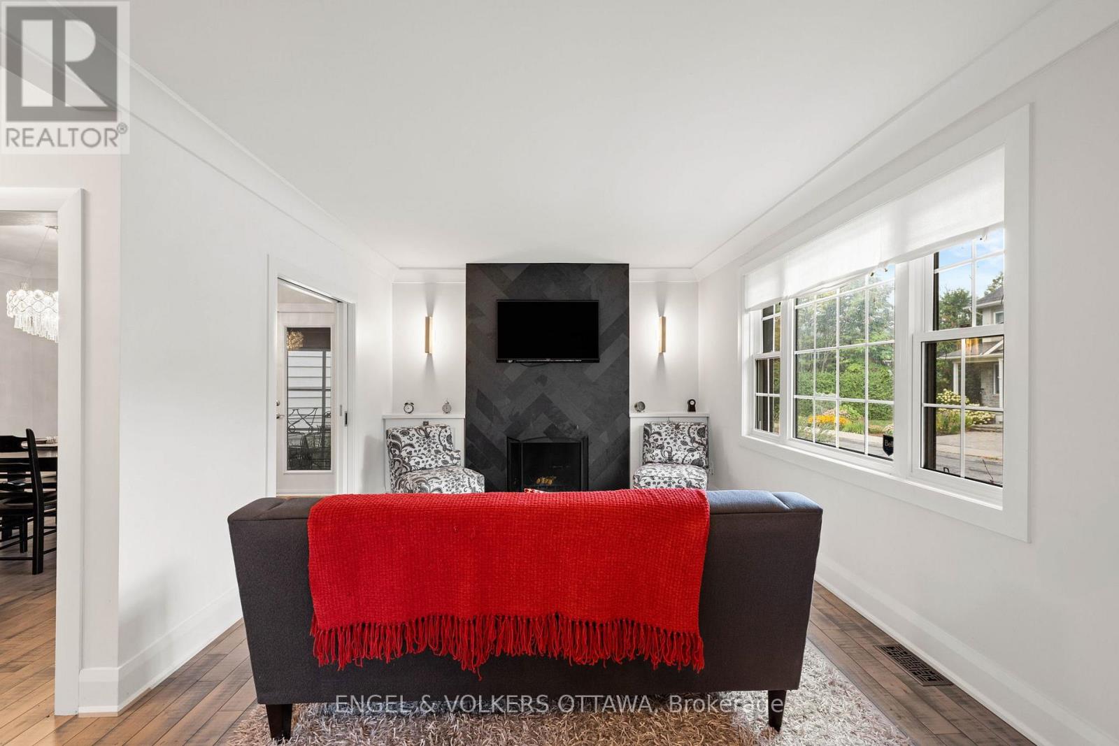 22 Mount Pleasant Avenue, Ottawa, Ontario  K1S 0L8 - Photo 6 - X12393388