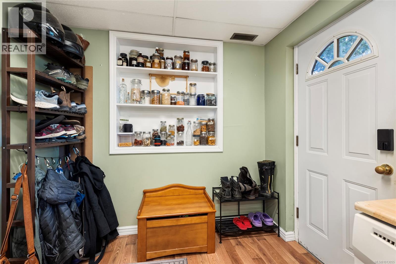 4037 Zinnia Rd, Saanich, British Columbia  V8Z 4W2 - Photo 24 - 1013055