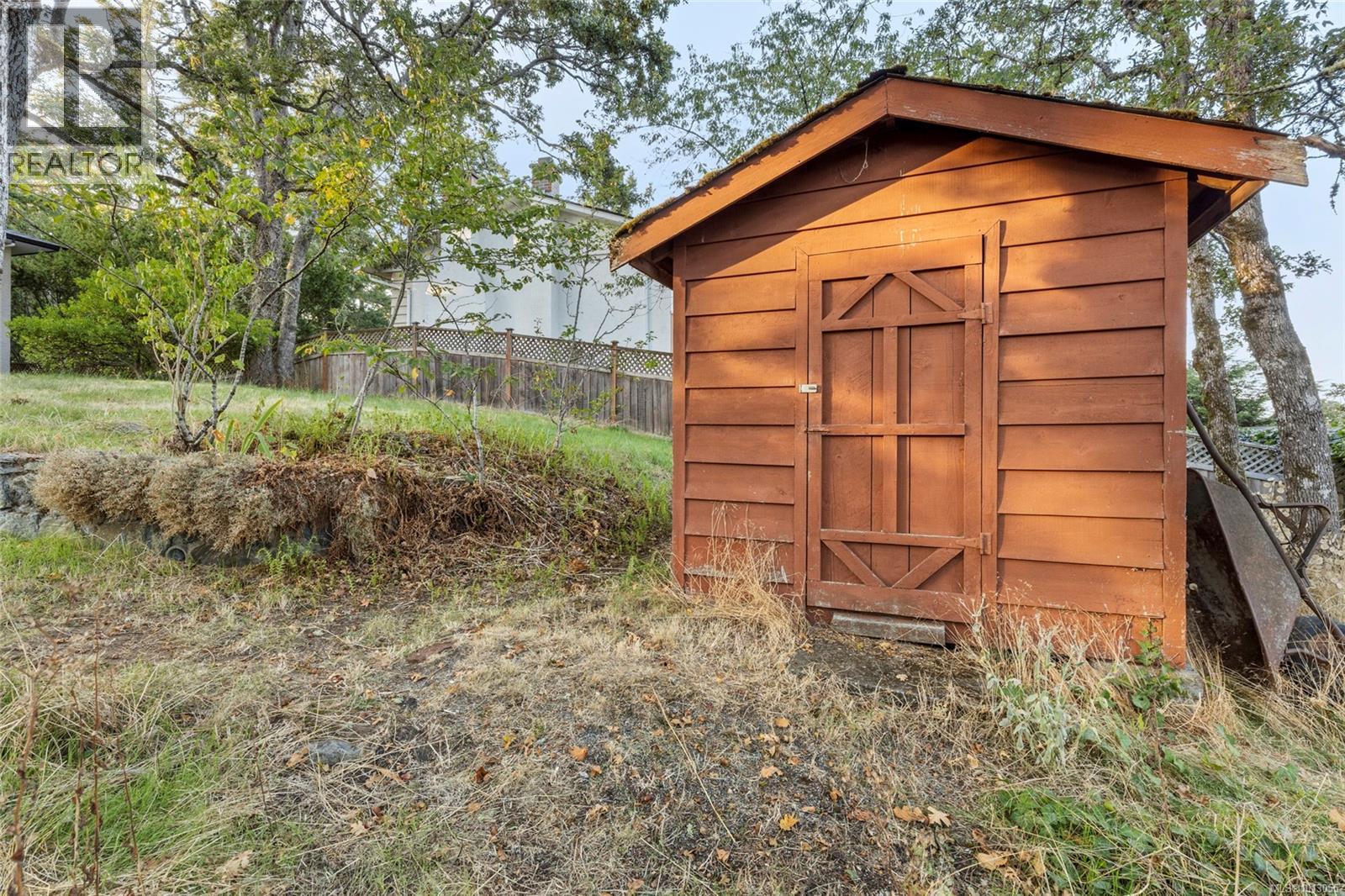 4037 Zinnia Rd, Saanich, British Columbia  V8Z 4W2 - Photo 40 - 1013055