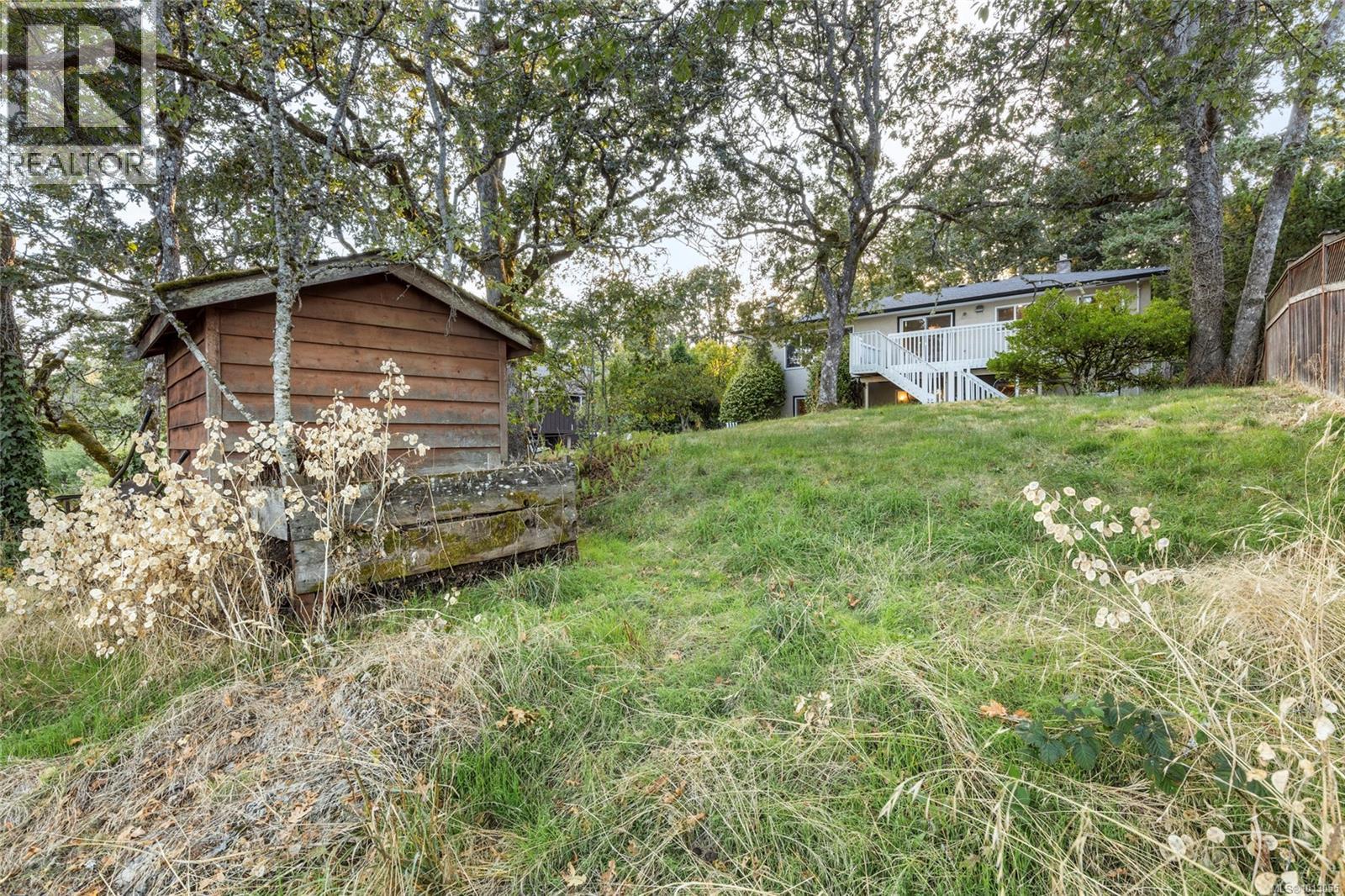 4037 Zinnia Rd, Saanich, British Columbia  V8Z 4W2 - Photo 41 - 1013055