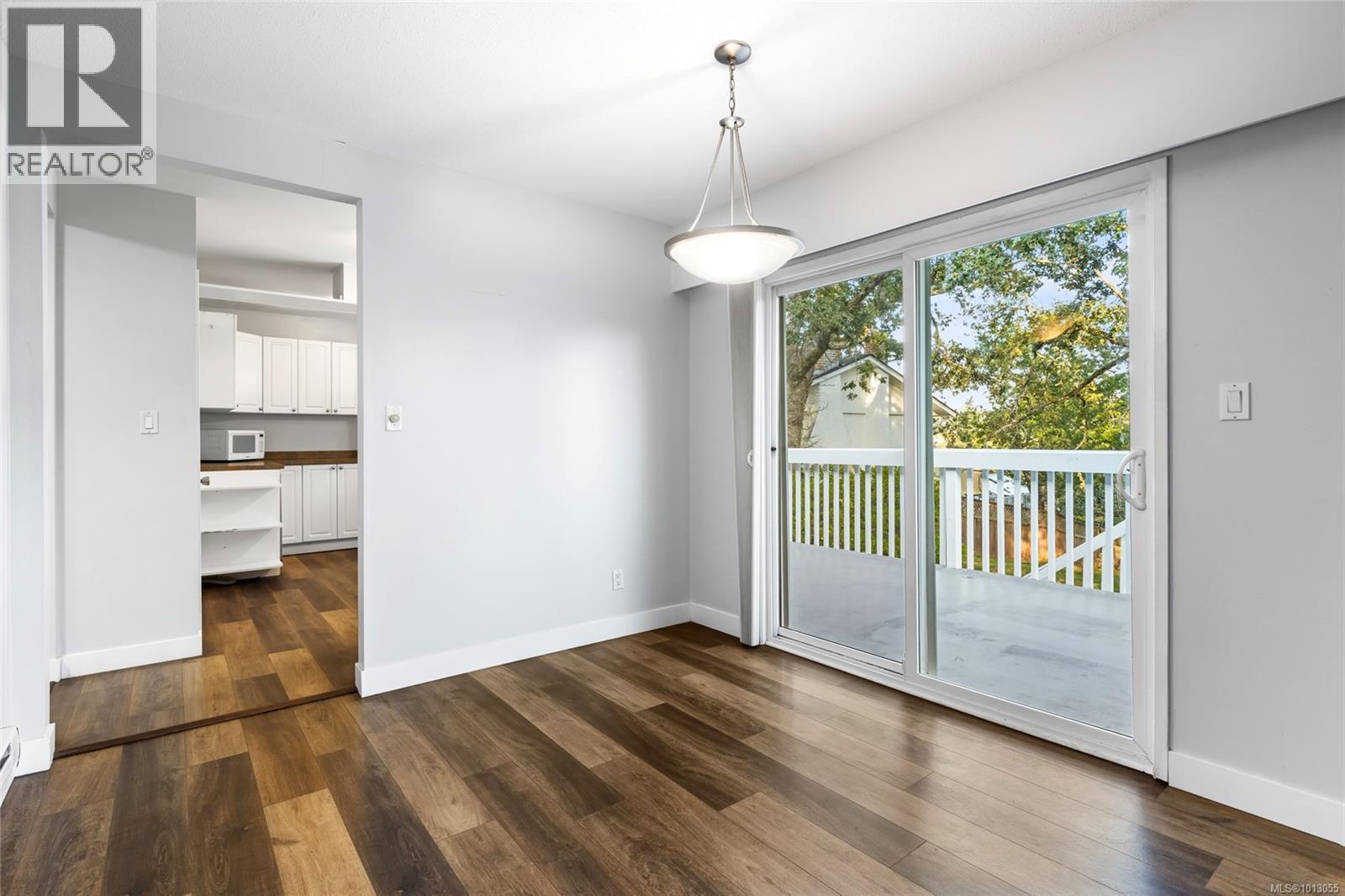 4037 Zinnia Rd, Saanich, British Columbia  V8Z 4W2 - Photo 9 - 1013055