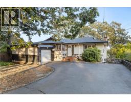4037 Zinnia Rd Strawberry Vale, Saanich, Ca