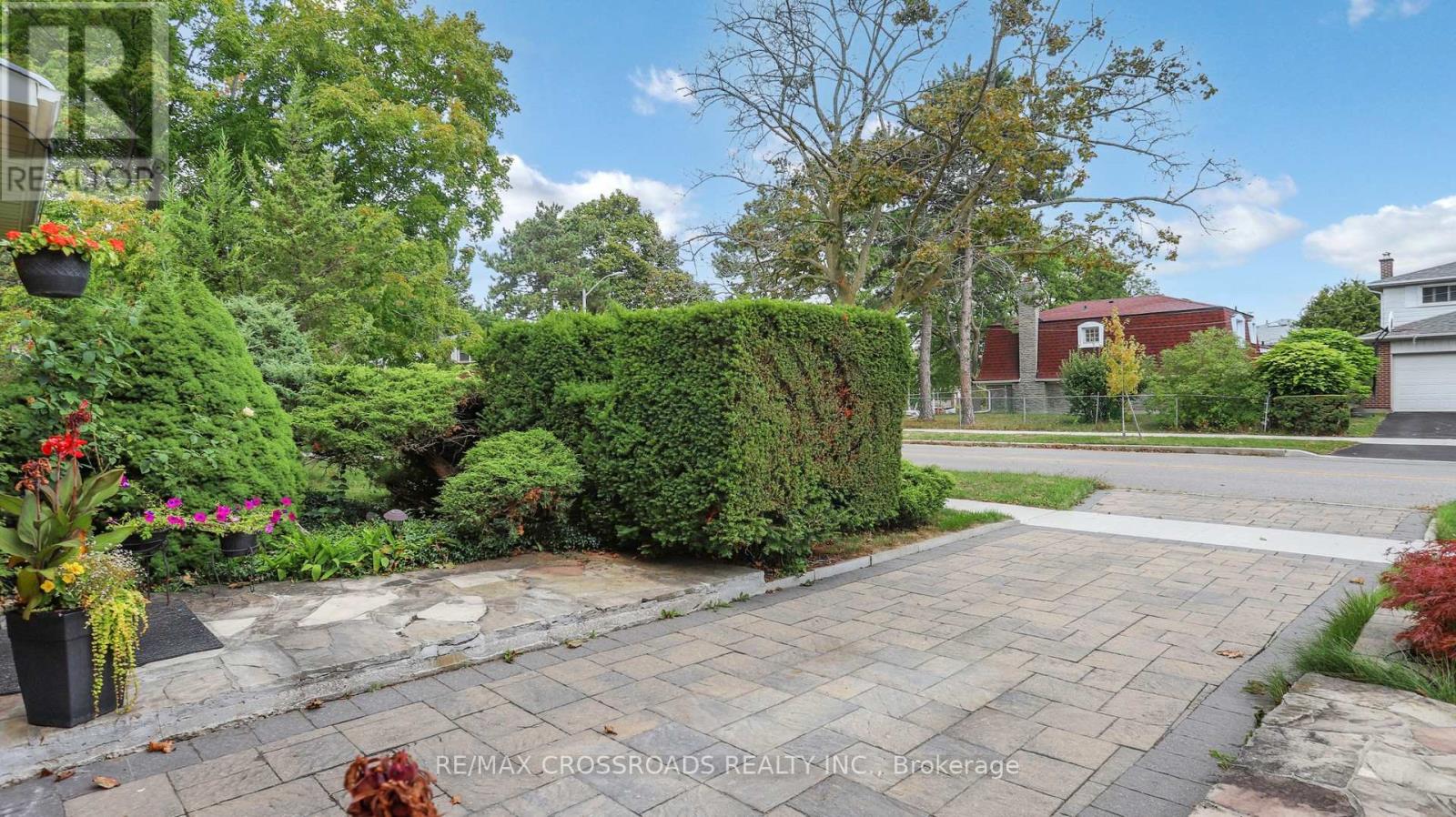 218 Kingslake Road, Toronto (Don Valley Village), Ontario  M2J 3G8 - Photo 2 - C12393366