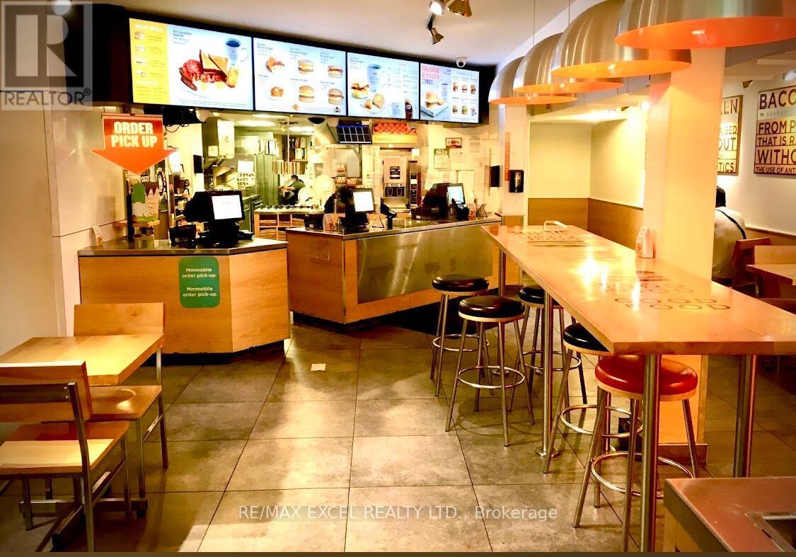 500 Bloor Street W, Toronto (Annex), Ontario  M5S 1Y3 - Photo 3 - C12393379