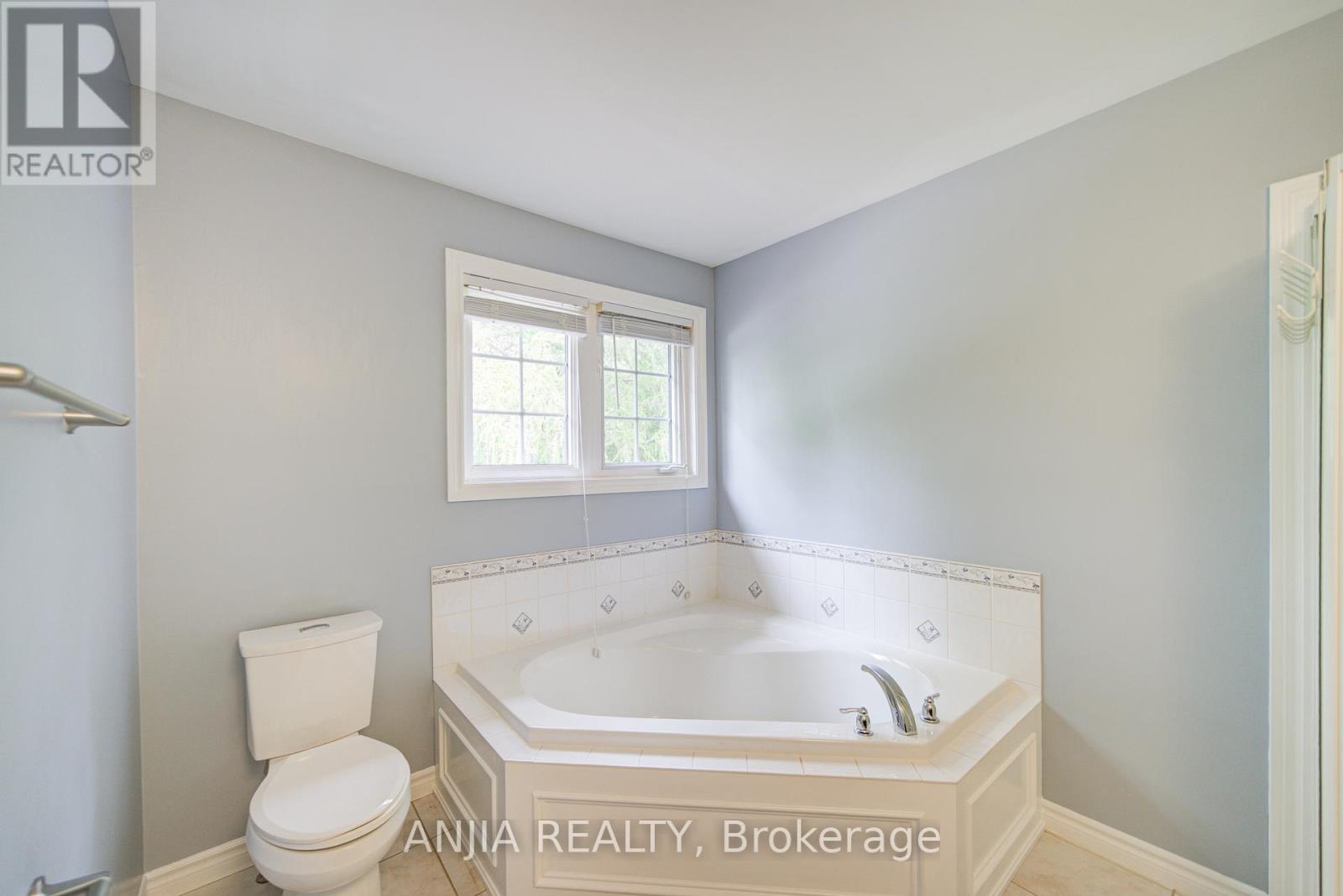 10 Thistledown Crescent, Whitby, Ontario  L1R 3P2 - Photo 18 - E12393387