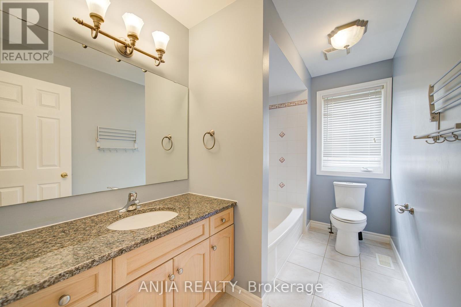 10 Thistledown Crescent, Whitby, Ontario  L1R 3P2 - Photo 19 - E12393387