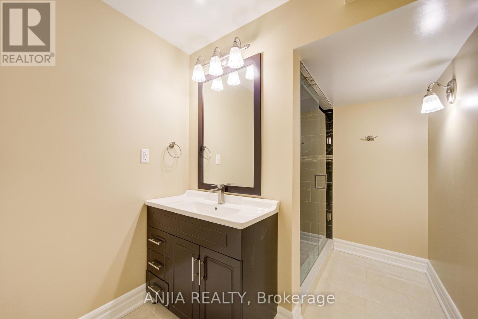 10 Thistledown Crescent, Whitby, Ontario  L1R 3P2 - Photo 26 - E12393387