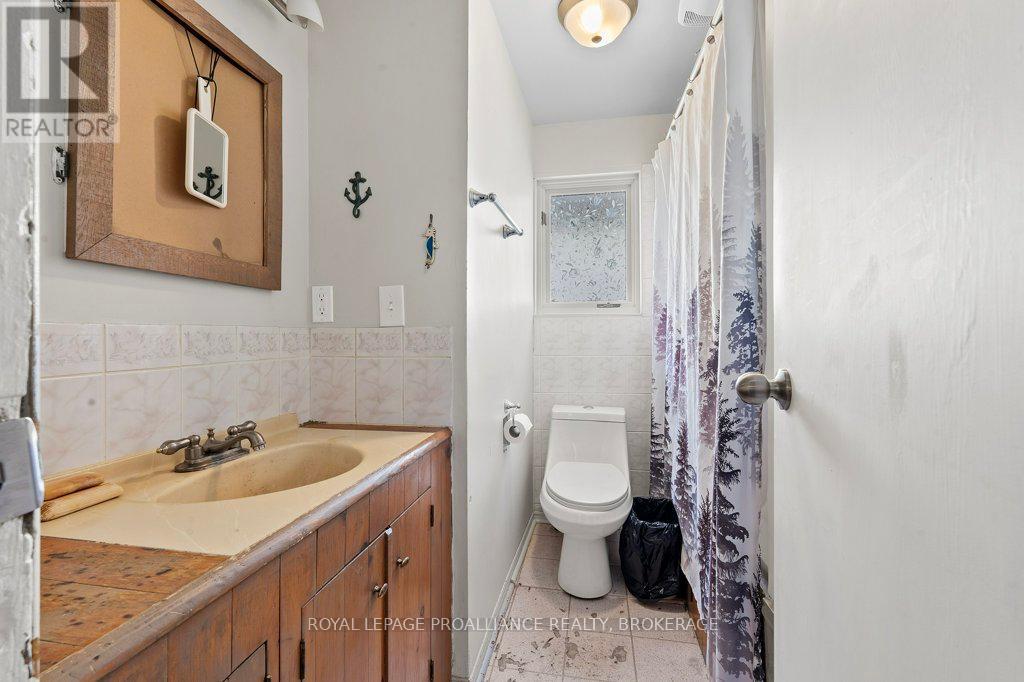 489 Alfred Street, Kingston, Ontario  K7K 4J4 - Photo 10 - X12393402