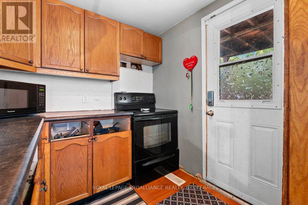 489 Alfred Street, Kingston, Ontario  K7K 4J4 - Photo 3 - X12393402
